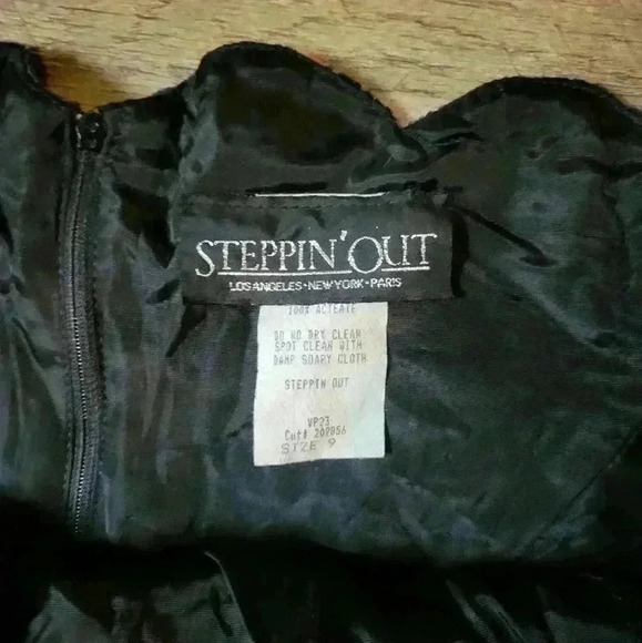 Vintage Steppin' Out 80's/90's Black Floral Rose Velvet Off-the-Shoulder Dress 9 - Picture 4 of 9